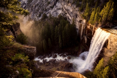 Vernal Falls on Yosemite Premium Mercedes Tour